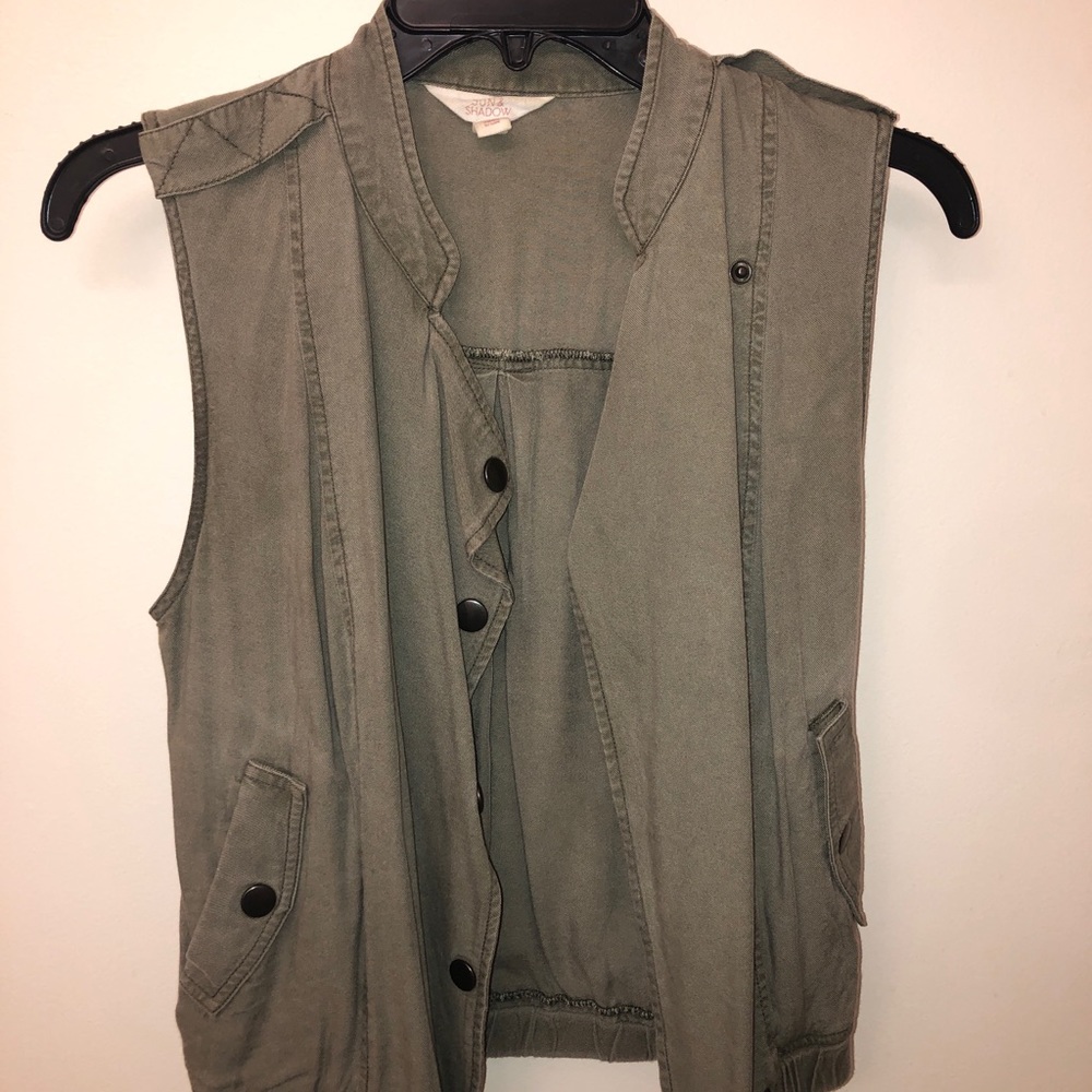 Sun & Shadow Green Vest